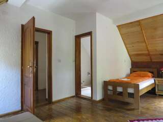 Фермерские дома Farmstay Oka i Po Беране Четырехместный номер с балконом-5